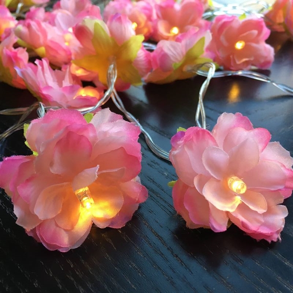 LED lyskæde med pink roser